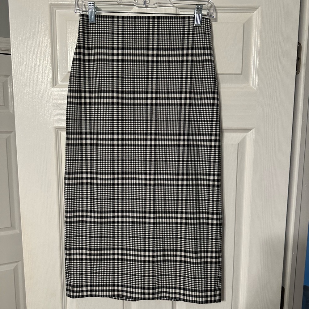 Classic Black and White Plaid Skirt